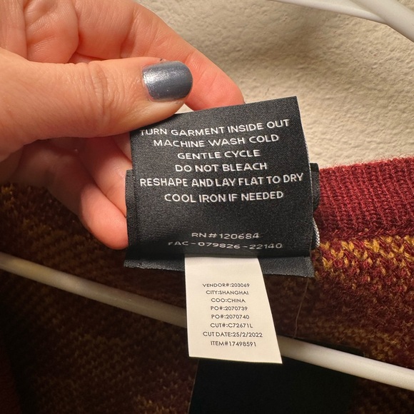 NWT Harry Potter Gryffindor Embroidered Button Up Unisex Cardigan - Picture 8 of 12